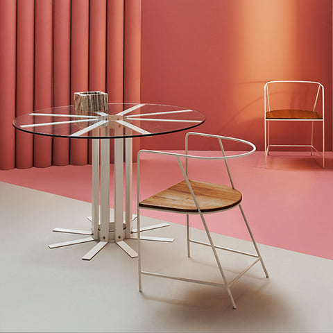 A curved wire chair that can be used as contemporary dining chairs 